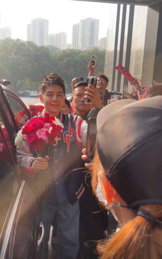 林志颖带妻子陈若仪现身成团夜，长胖十几斤更帅