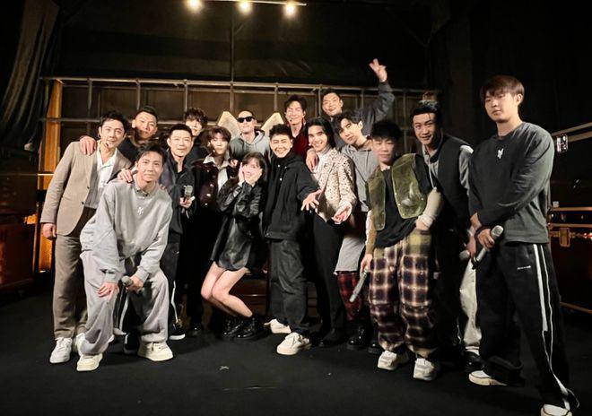 林志颖带妻子陈若仪现身成团夜，长胖十几斤更帅