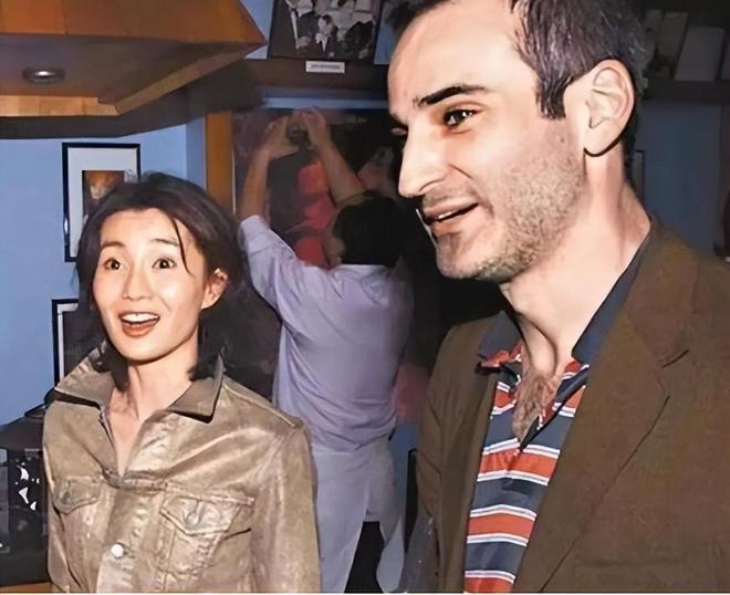梁朝伟最新采访示爱刘嘉玲，婚礼由妻子一手包办，大赞女方很全能