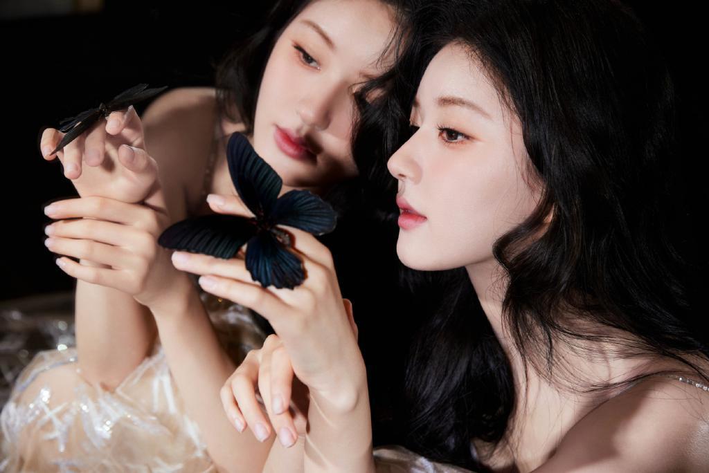 赵露思穿渐变色吊带裙精致优雅 眼神太撩人