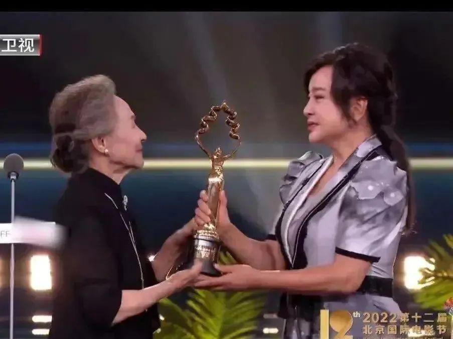 看了这9位55 女星现状，才知道前凸后翘，比不上优雅松弛