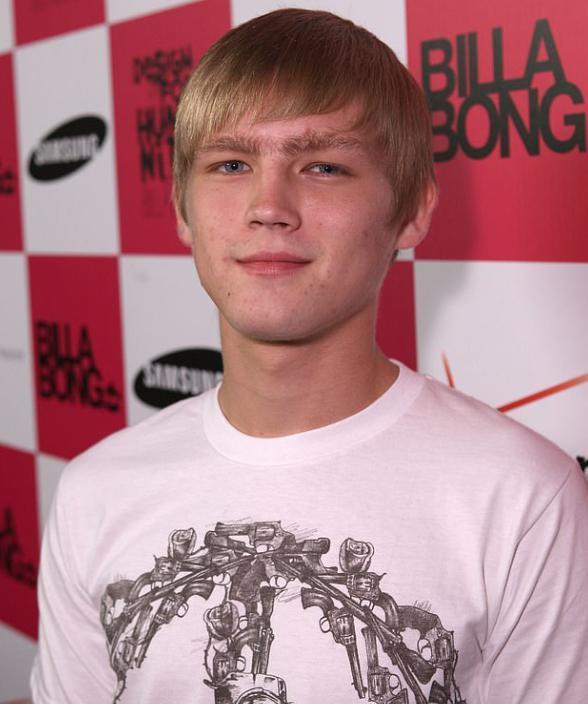 美国男星埃文艾林森在家中猝逝，年仅35岁，哥哥曾因吸毒过量致死