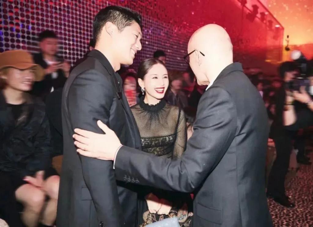 娱乐圈连体婴分手，未婚夫出轨…