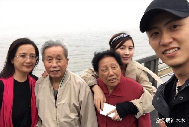 王雨馨否认为钱抹黑前夫，自曝曾给黄景瑜买车买房，前夫假意和好