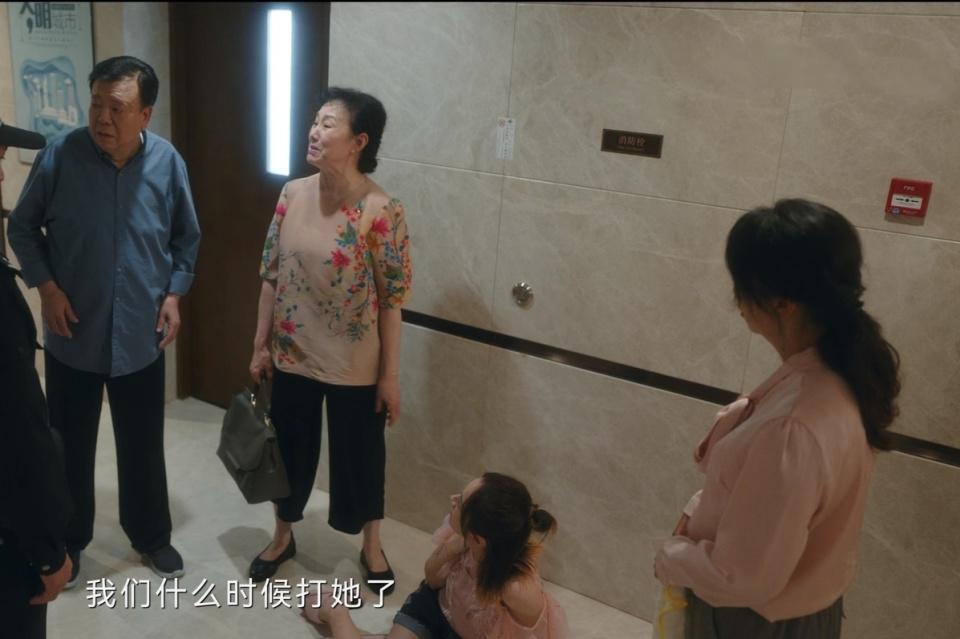 《无所畏惧》兰兰主动陪酒，献身周老板，揭开她背叛罗英子的真相