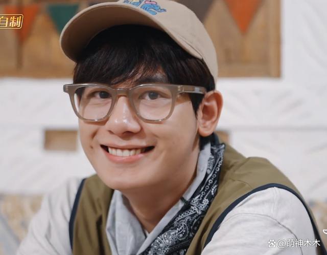 《花少5》冲上热搜！男明星互相耍心眼，胡先煦被嘲