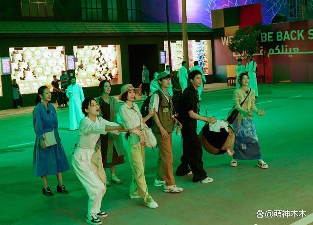 《花少5》冲上热搜！男明星互相耍心眼，胡先煦被嘲