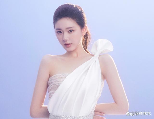 赵露思近照引发围观，嘴唇怪异妆容油腻被网友吐槽