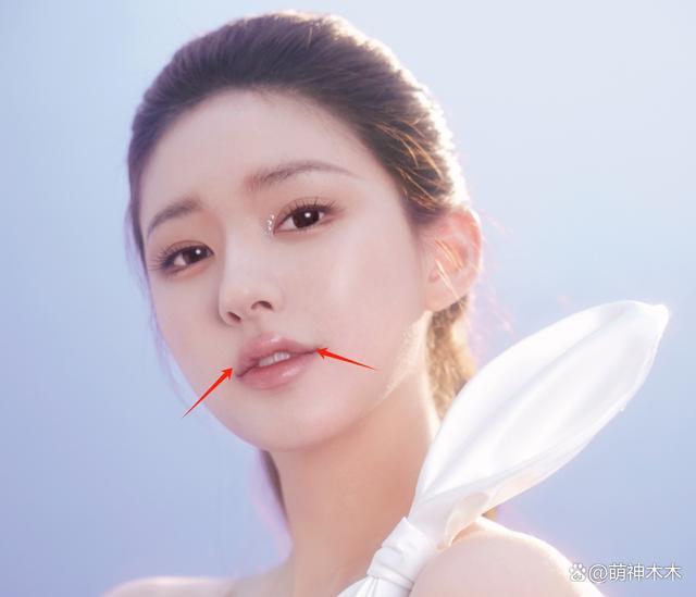 赵露思近照引发围观，嘴唇怪异妆容油腻被网友吐槽