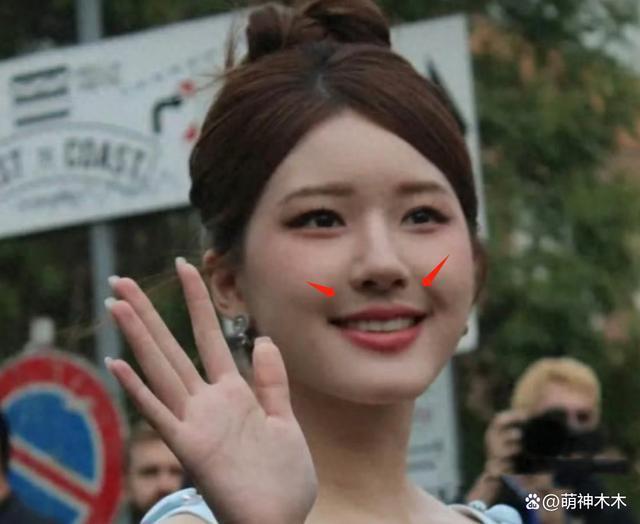 赵露思近照引发围观，嘴唇怪异妆容油腻被网友吐槽