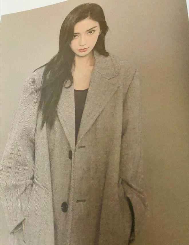 杨颖风波后首营业！拍摄新杂志画面曝光，消瘦不少