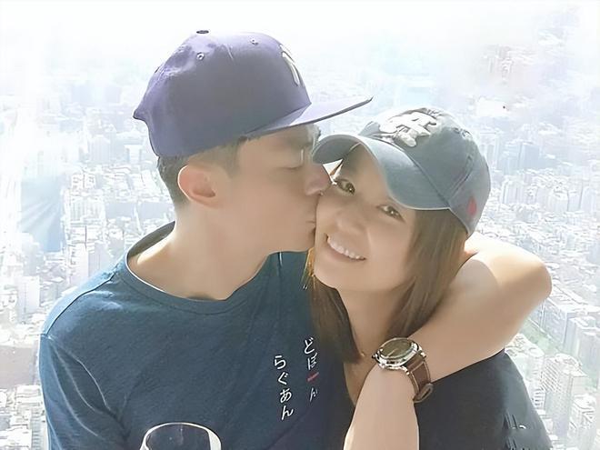 林心如为爸爸举办生日宴 老公霍建华招呼亲朋好友