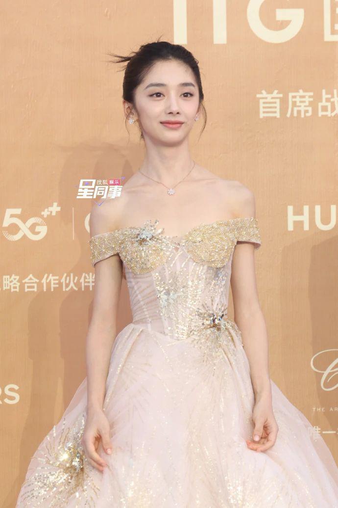 嚯！她居然悄悄复出了？