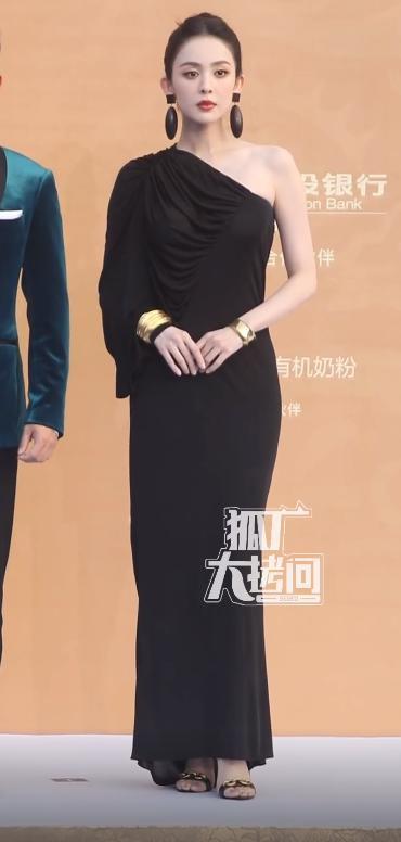 嚯！她居然悄悄复出了？