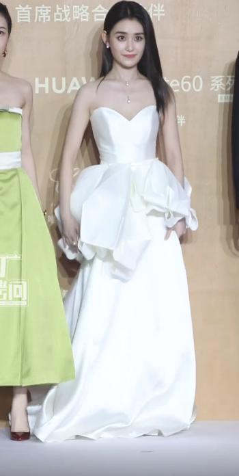 嚯！她居然悄悄复出了？