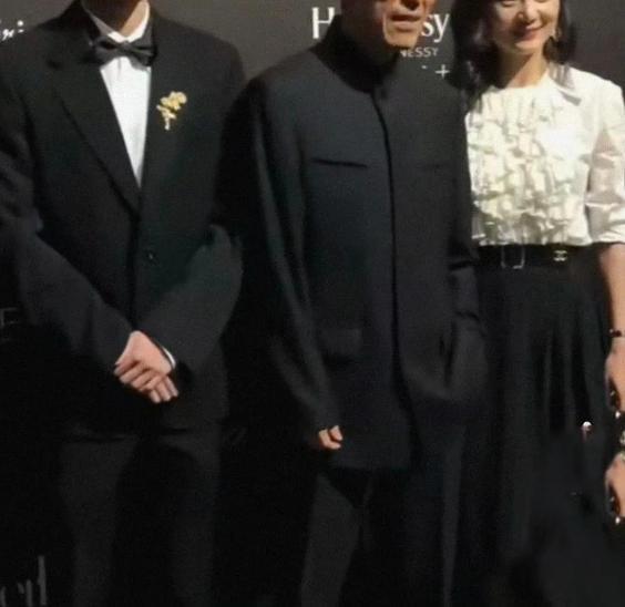 他承认隐婚当爸，他和前妻的狗血闹剧还没完？