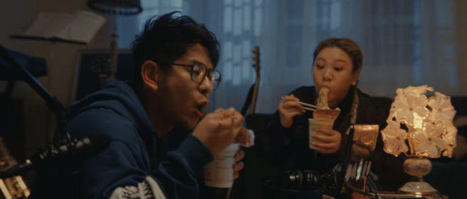 36岁郑欣宜复出！身材复胖露灿烂笑容 曾失踪半年