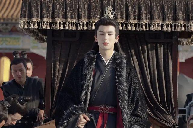 《宁安如梦》开播槽点多！运镜雷人镜头乱转，滤镜被嘲像鬼片