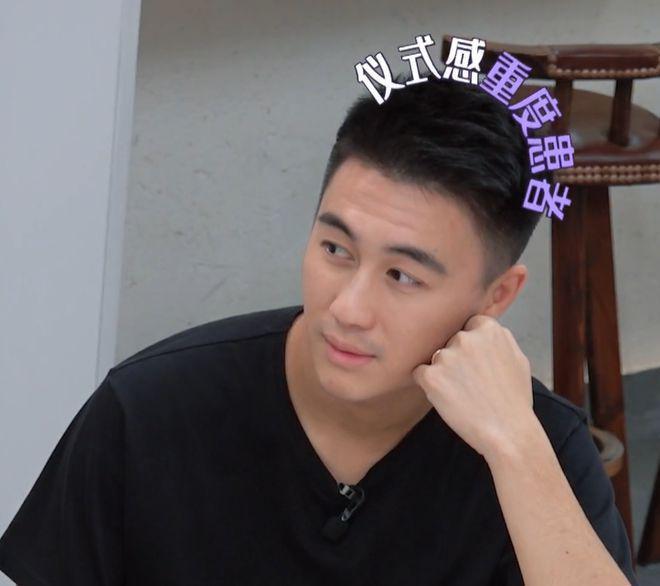 何猷君携奚梦瑶上综艺提及赌王父亲 暴露四房尴尬