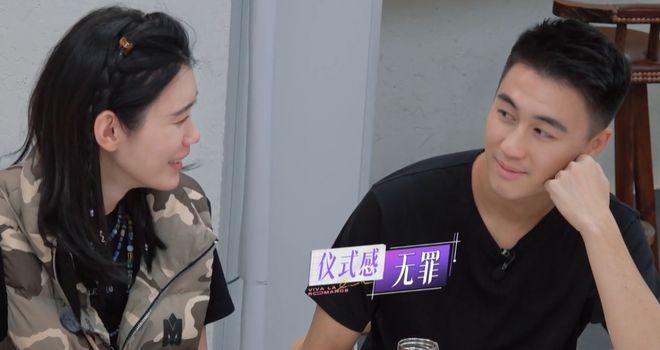 何猷君携奚梦瑶上综艺提及赌王父亲 暴露四房尴尬