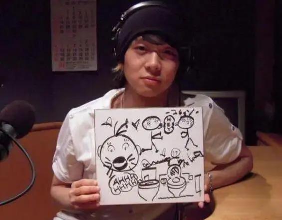 韩男团顶流塌房后仍不肯退休，和泰国富婆恋爱拿代言合约