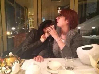 韩男团顶流塌房后仍不肯退休，和泰国富婆恋爱拿代言合约