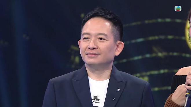 向华强四哥向华荣罕露面 携夫人饮茶大佬气场全开