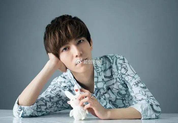 郭敬明深陷丑闻，被曝光性骚扰，连累5位作家及男明星如坐针毡