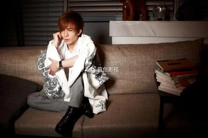 郭敬明深陷丑闻，被曝光性骚扰，连累5位作家及男明星如坐针毡