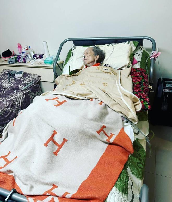 范玮琪自曝母亲病重，75岁寿辰靠插管躺床度日
