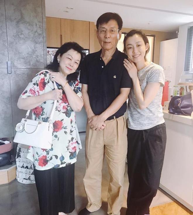 范玮琪自曝母亲病重，75岁寿辰靠插管躺床度日