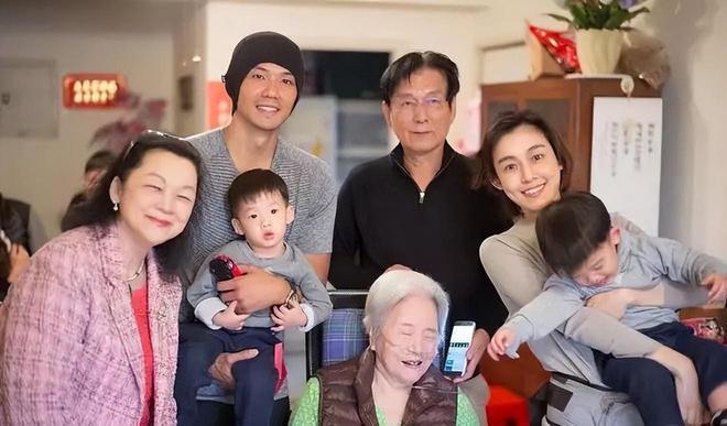范玮琪自曝母亲病重，75岁寿辰靠插管躺床度日