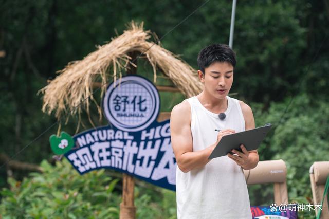 贾乃亮聚会后带美女回家，疑似恋情曝光，和李小璐复婚无望