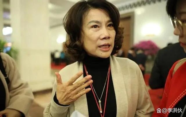 董明珠回应孟羽童离职事件,人在格力还接私活,嘲讽对方人品