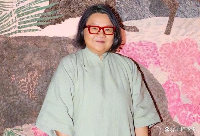 洪晃吹法国神药被指崇洋媚外，还在评论区狡辩辟谣