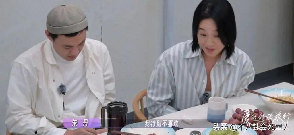 同样是一起参加综艺,对比朱丹和章子怡,周一围的区别在哪?