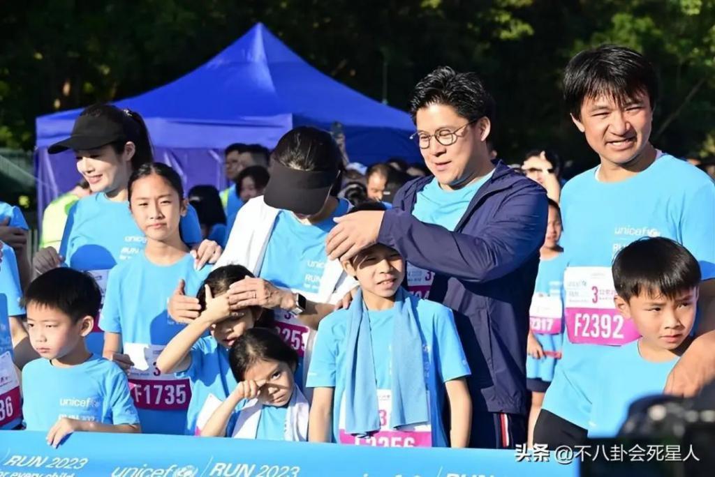 豪门教育有多不同？郭晶晶、甘比、李嘉欣都热衷带孩子做这件事！