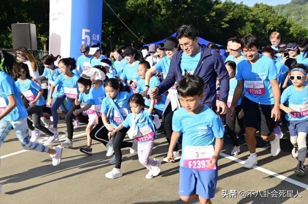 豪门教育有多不同？郭晶晶、甘比、李嘉欣都热衷带孩子做这件事！