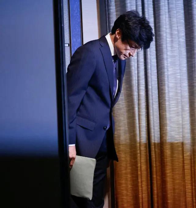 曝光喜多川性侵案的第一证人切腹自杀，多次受访控诉未能等来道歉