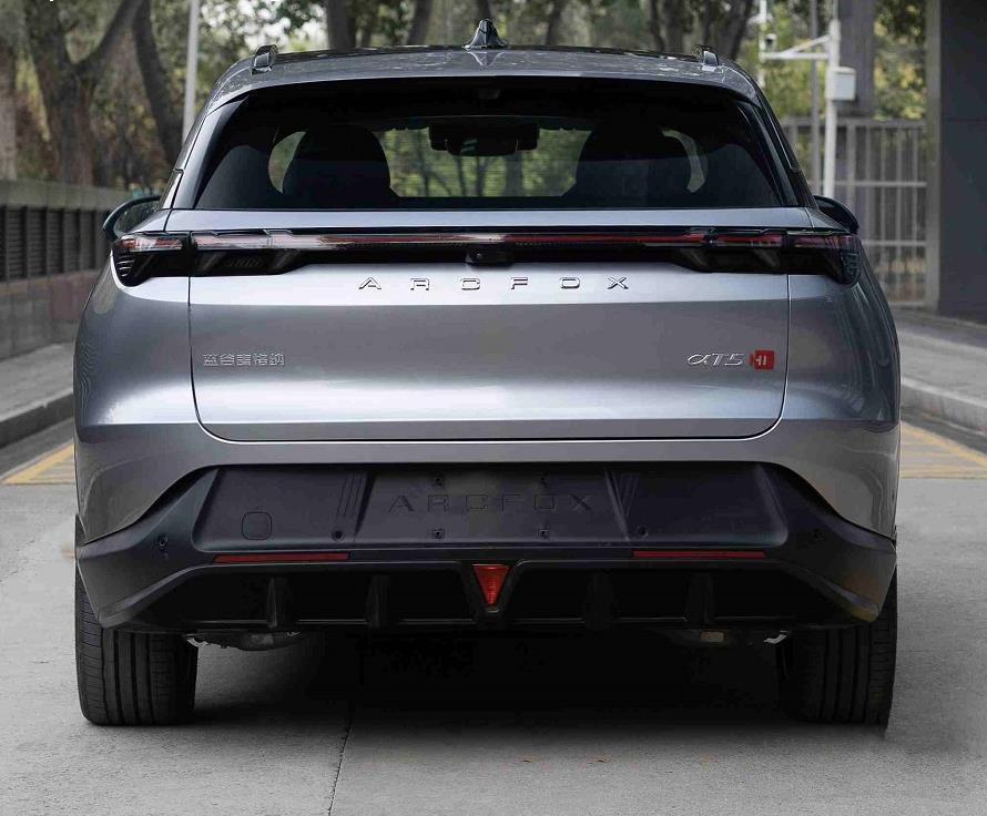 消息称极狐阿尔法 T5 将于广州车展首发，定位纯电动中型 SUV