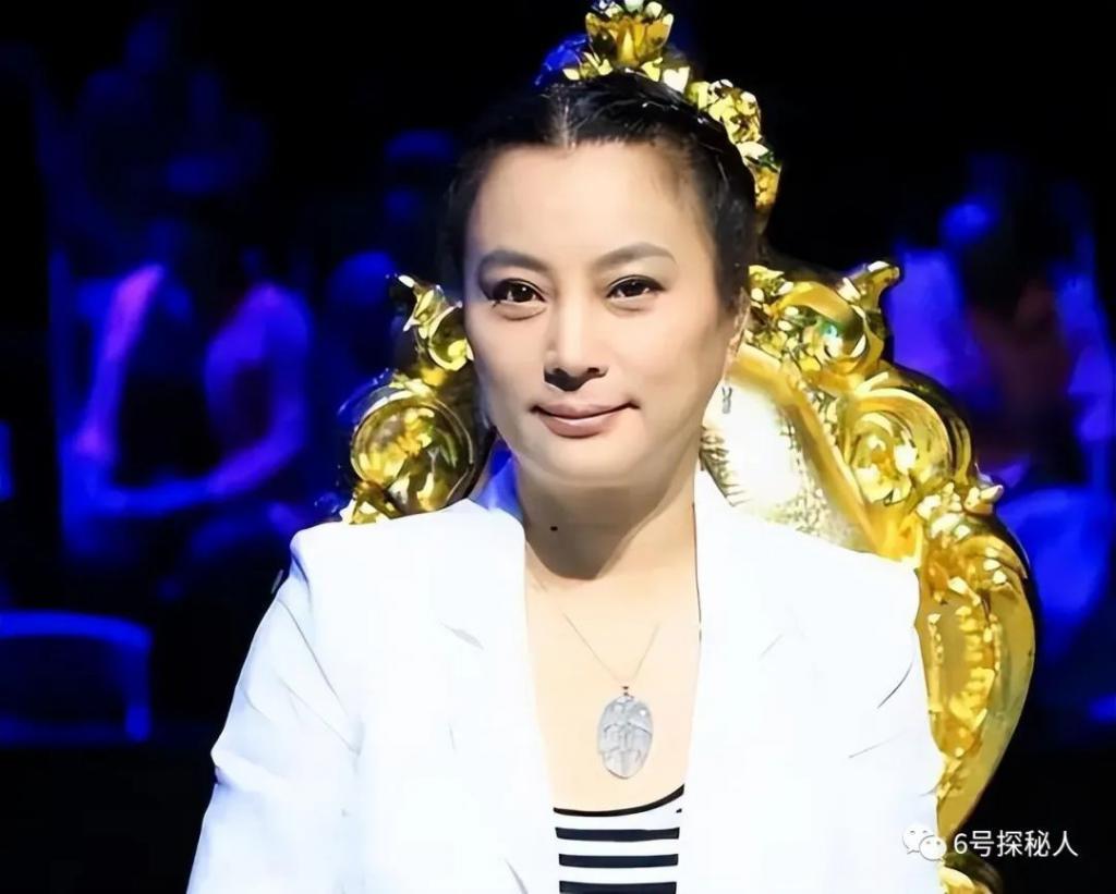 打败韦唯毛阿敏，却被亲弟弟砸成脑震荡，一代歌后沦为保姆谋生