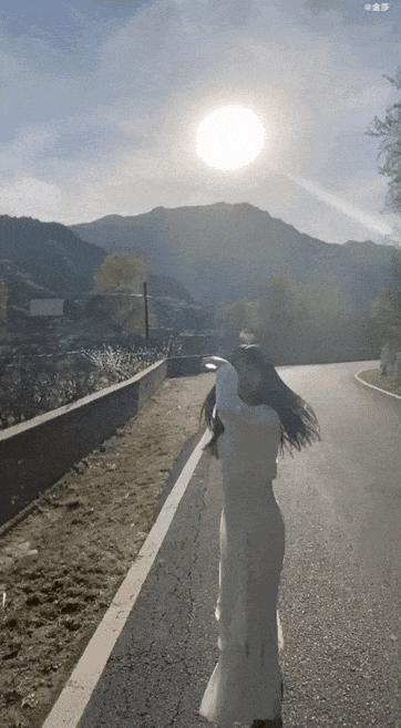 网友笑金莎恋爱脑，我笑网友看不穿