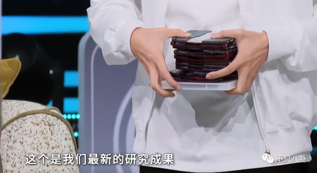 心疼她！这样的庆生方式和恶俗婚闹有什么区别？