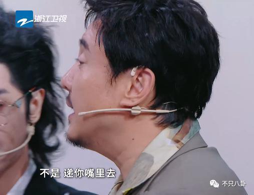 心疼她！这样的庆生方式和恶俗婚闹有什么区别？