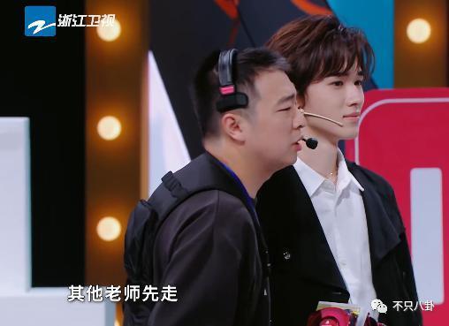 心疼她！这样的庆生方式和恶俗婚闹有什么区别？