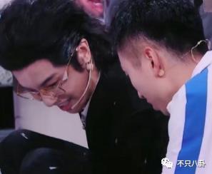 心疼她！这样的庆生方式和恶俗婚闹有什么区别？