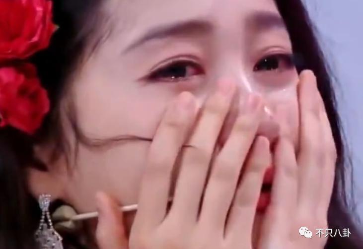 心疼她！这样的庆生方式和恶俗婚闹有什么区别？