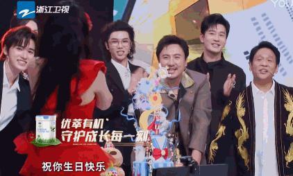 心疼她！这样的庆生方式和恶俗婚闹有什么区别？