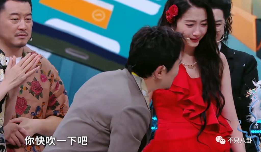 心疼她！这样的庆生方式和恶俗婚闹有什么区别？