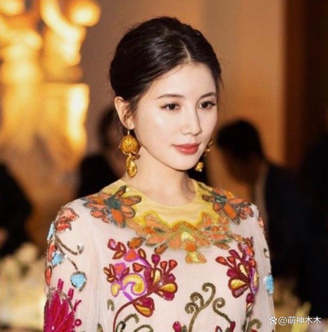 黄景瑜前妻再发长文,因签署协议被限制言论,跟前夫家庭还有联系